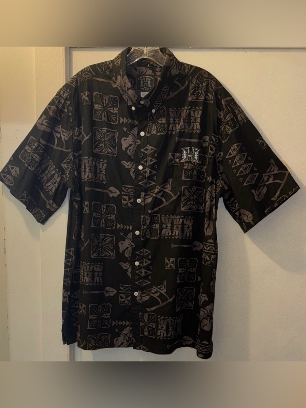 University of Hawaii Men’s Black Button Down Aloha Shirt U of H Warrior Sz XL
